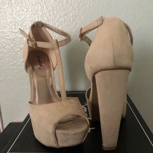 Nude Suede Platform Heel 🍃